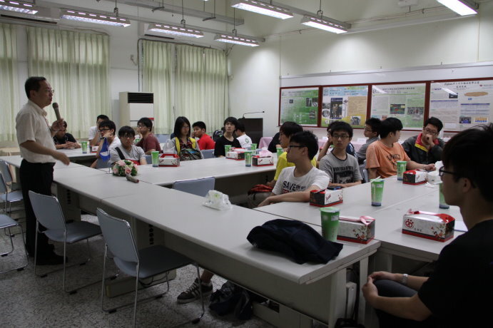 101學年度第二學期院長與各班代表座談會圖片
