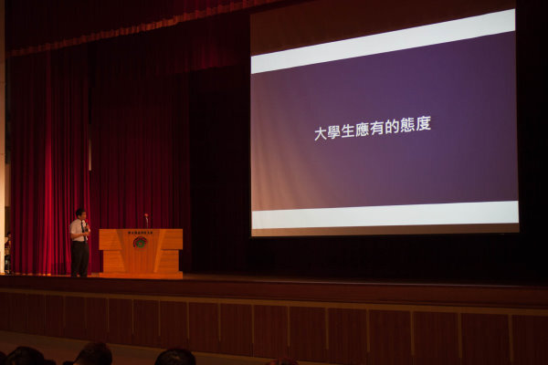 104學年度第一學期院週會圖片