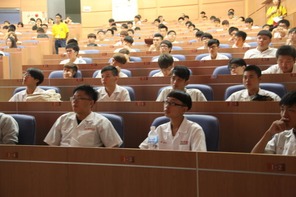 104學年度新營高工招生宣傳圖片