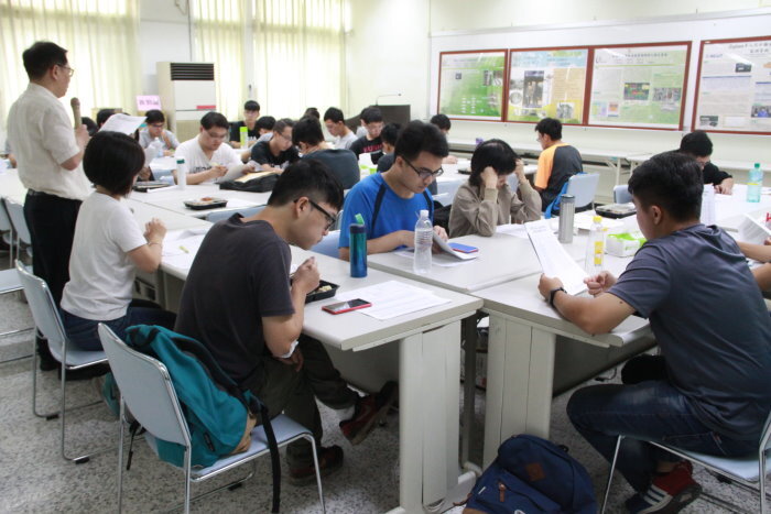 106學年度第一學期跨領域學分學程說明會圖片