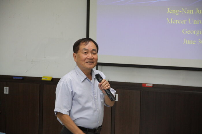 102學年度第二學期科技英語研習營活動圖片