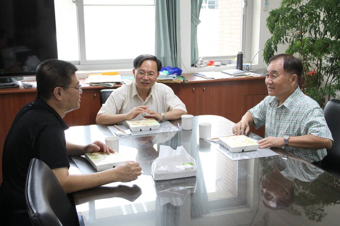 102學年度第二學期科技英語研習營活動圖片
