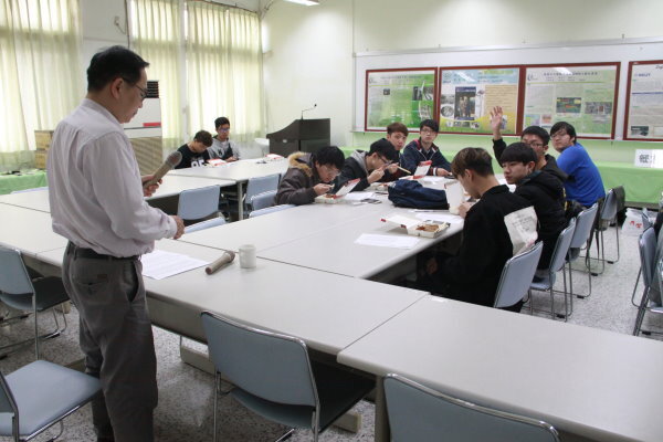105學年度第二學期跨領域學分學程說明會圖片