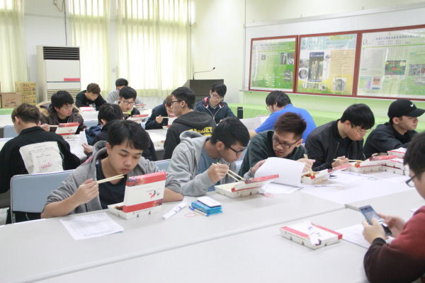 105學年度第二學期跨領域學分學程說明會圖片