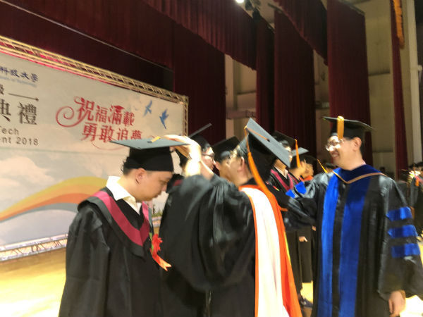 106學年度畢業典禮工程學院正冠圖片