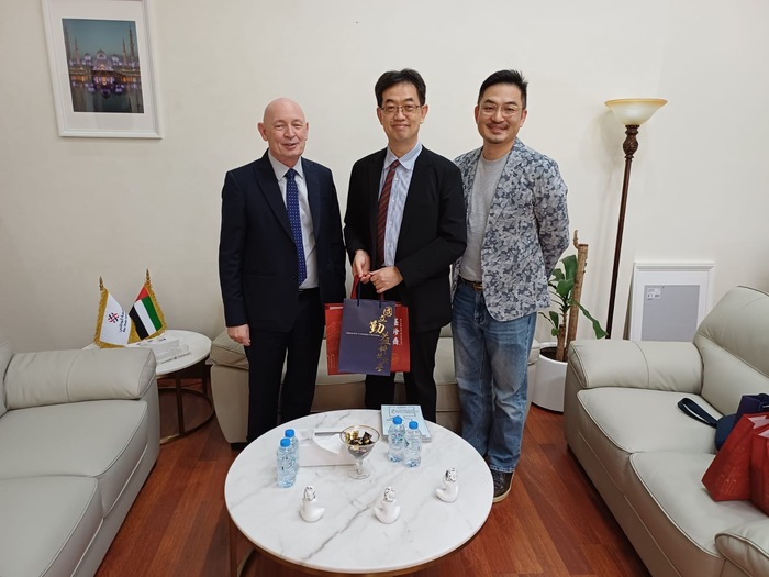 2025.12.08院長至阿布達比大學(Abu Dhabi University, ADU)與對方簽訂MOU圖片