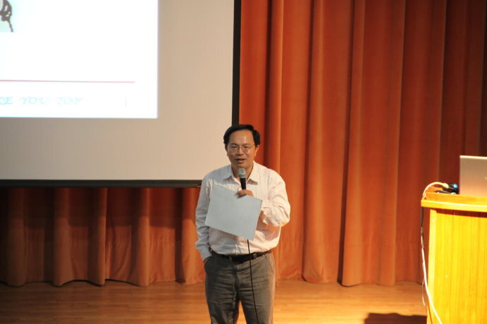 102學年度第一學期第一次碩士班專題演講圖片