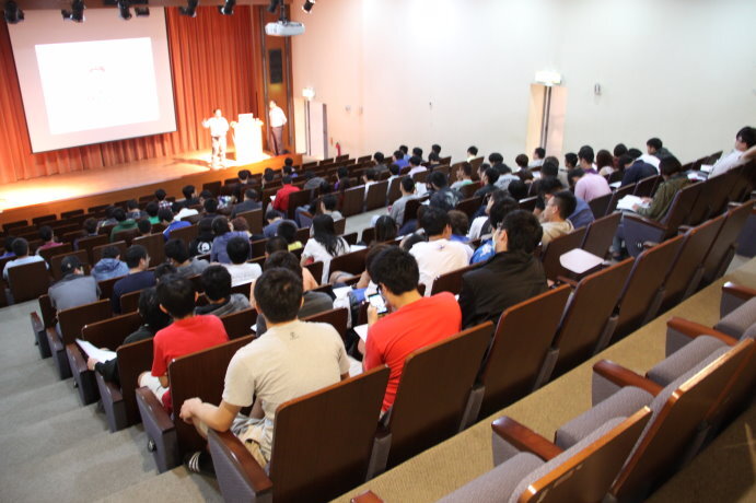 102學年度第一學期第一次碩士班專題演講圖片