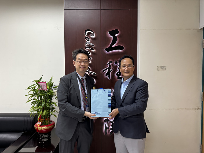 HCMC University of Technology and Education-PGS.TS. Hoàng An Quốc 與本院院長圖片