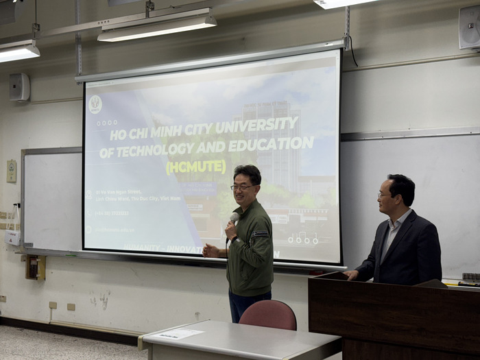 PGS.TS. Hoàng An Quốc至冷凍系與師生交流圖片