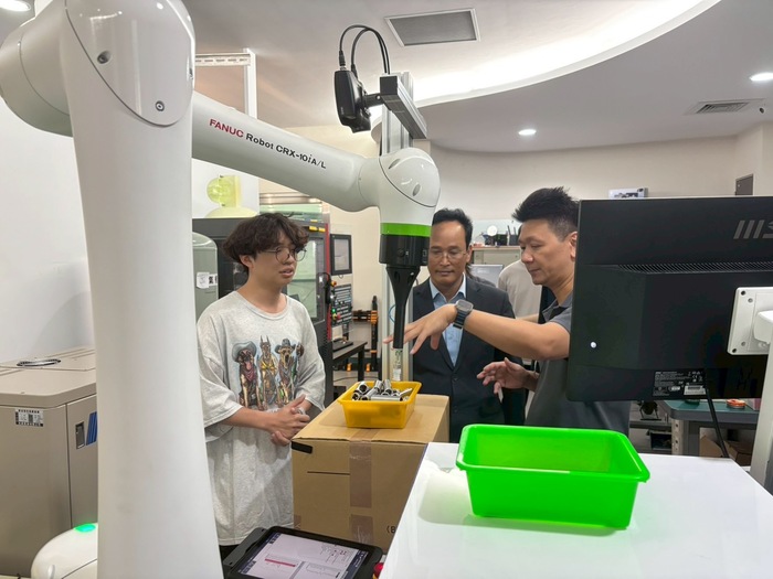 PGS.TS. Hoàng An Quốc至智動系與師生交流圖片