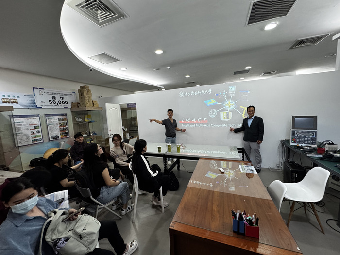 PGS.TS. Hoàng An Quốc至智動系與師生交流圖片