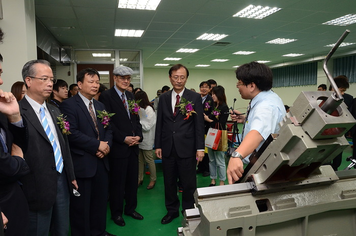 102年大金和泰興業產學合作中心開幕典禮圖片