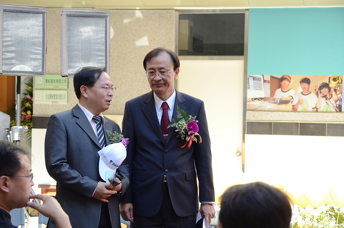 102年大金和泰興業產學合作中心開幕典禮圖片