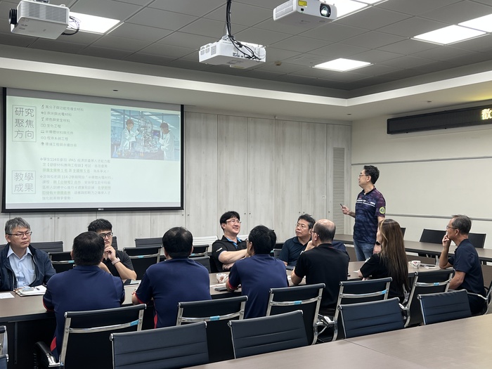 115.10.27和大工業沈千慈董事長率相關主管洽談產學合作圖片
