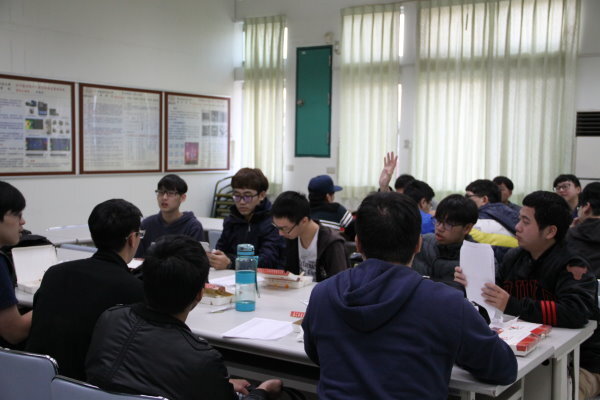 104學年度第二學期跨領域學分學程說明會圖片
