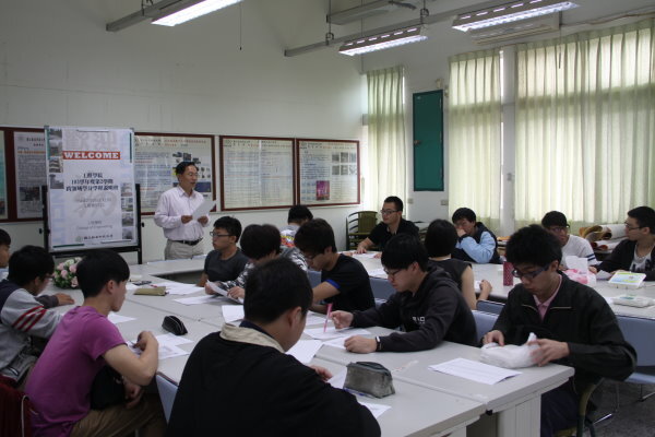 103學年度第二學期跨領域學分學程說明會圖片