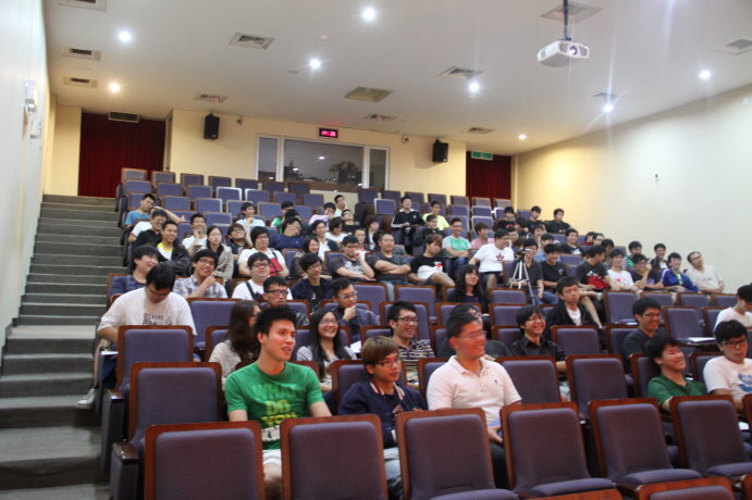 102學年度第一學期第二次碩士班專題演講圖片